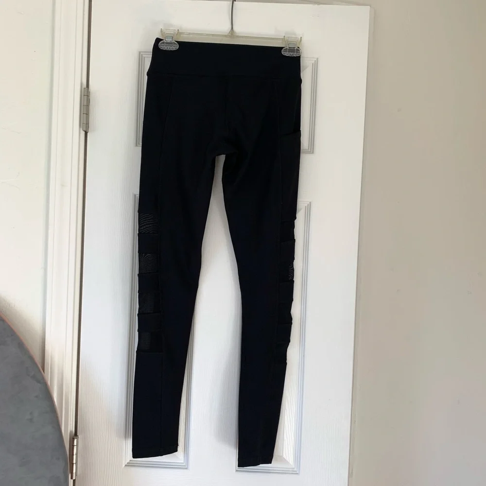 💥BOGO💥 Women’s black Yoga pants. Size XS Perfect condition - Picture 7 of 8